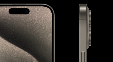 Een close-up van de voor- en achterkant van de iPhone 15 Pro Max