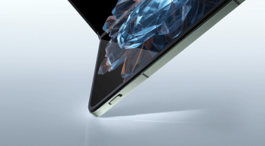 Een close-up van de bovenkant van een OnePlus Open