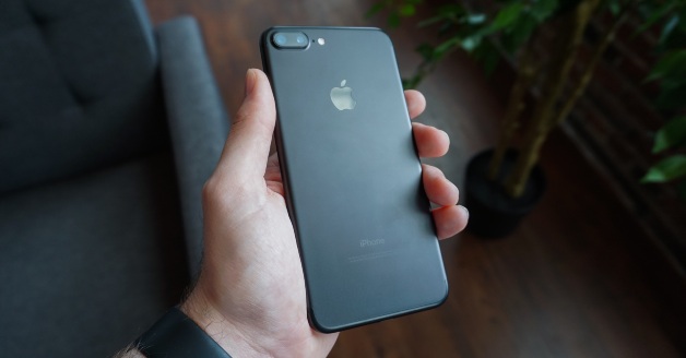 Betalen met Apple Pay via iPhone. Betalen met Apple Pay via iPhone.