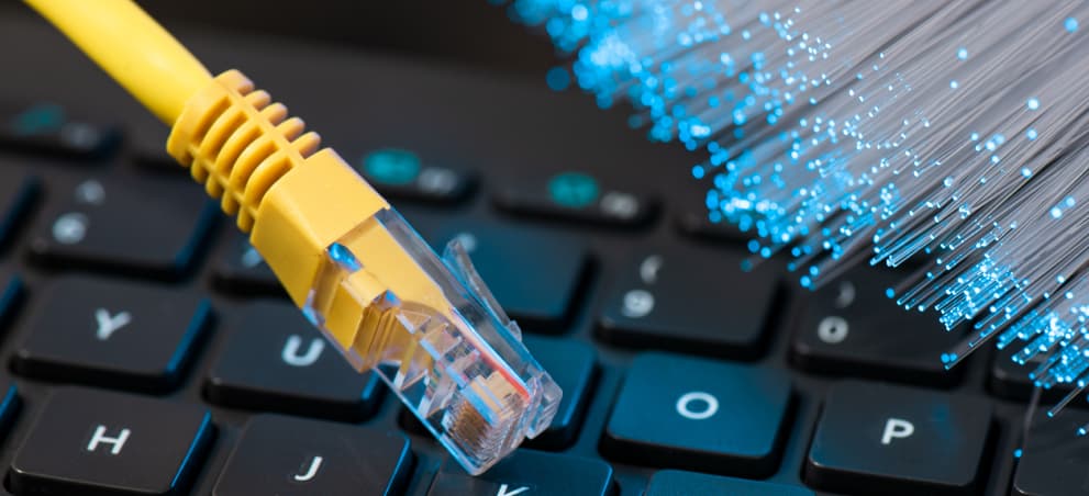 Glasvezel of kabel: welke verbinding moet ik kiezen voor mijn bedrijf?