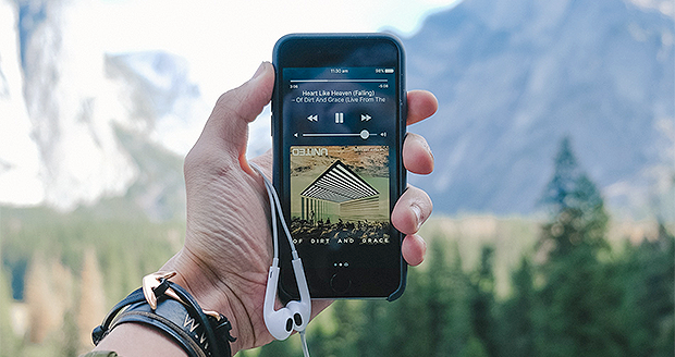 Met MB's kun jij Spotify blijven luisteren tijdens je wandeling. Met MB's kun jij Spotify blijven luisteren tijdens je wandeling.