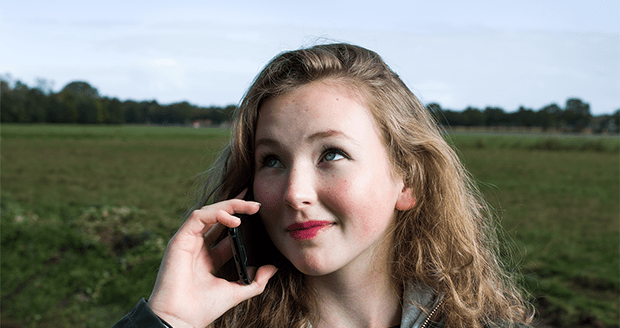 Vrouw met telefoon Vrouw met telefoon